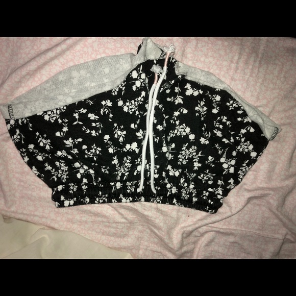 Garage shorts - Picture 2 of 4